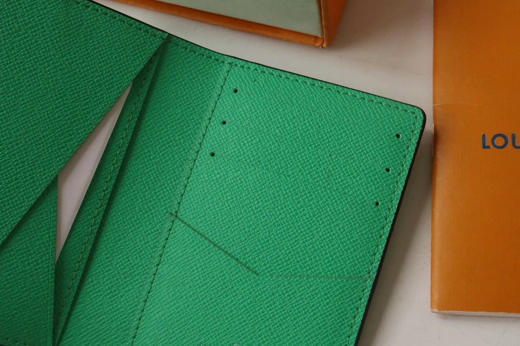 Louis Vuitton LV Card Case Efficient 2278