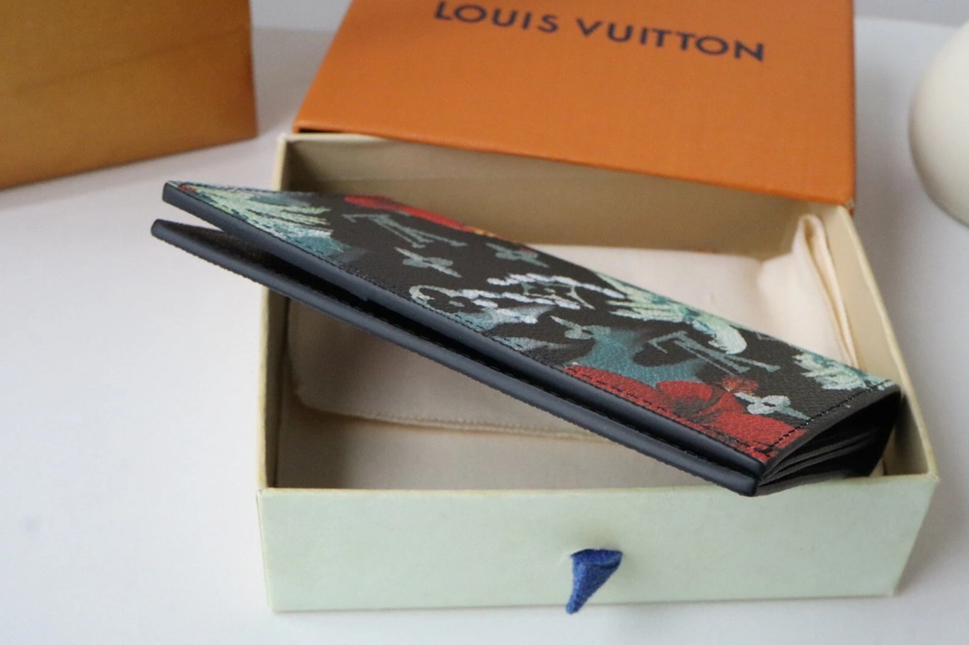 Louis Vuitton LV Card Case EyeCatching 9711