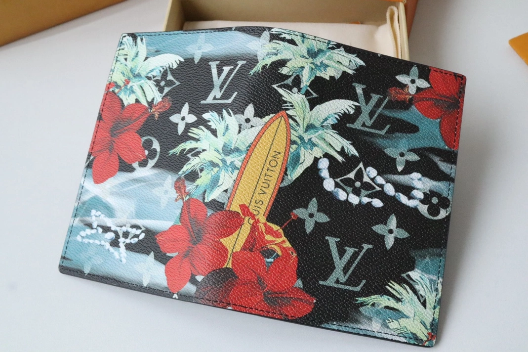 Louis Vuitton LV Card Case EyeCatching 9711