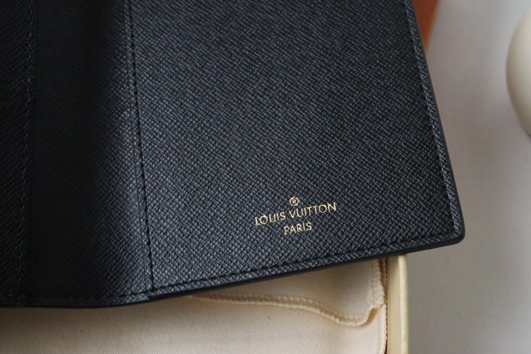 Louis Vuitton LV Card Case EyeCatching 9711