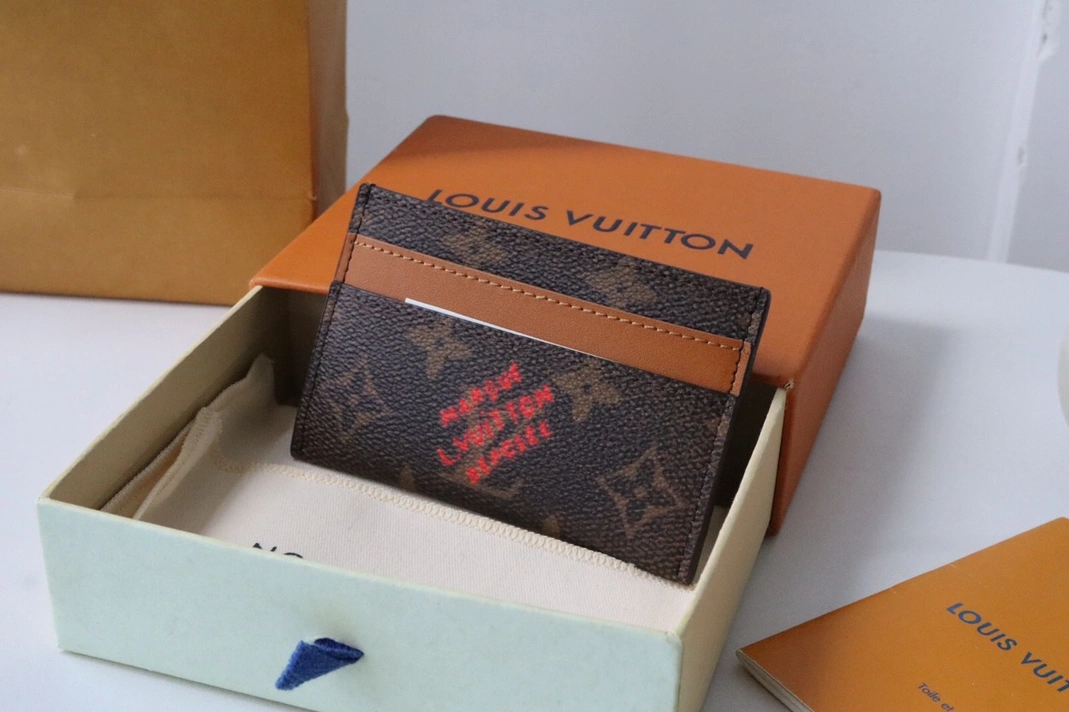 Louis Vuitton LV Card Case Fashionable 8980