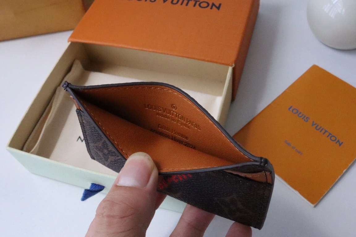 Louis Vuitton LV Card Case Fashionable 8980