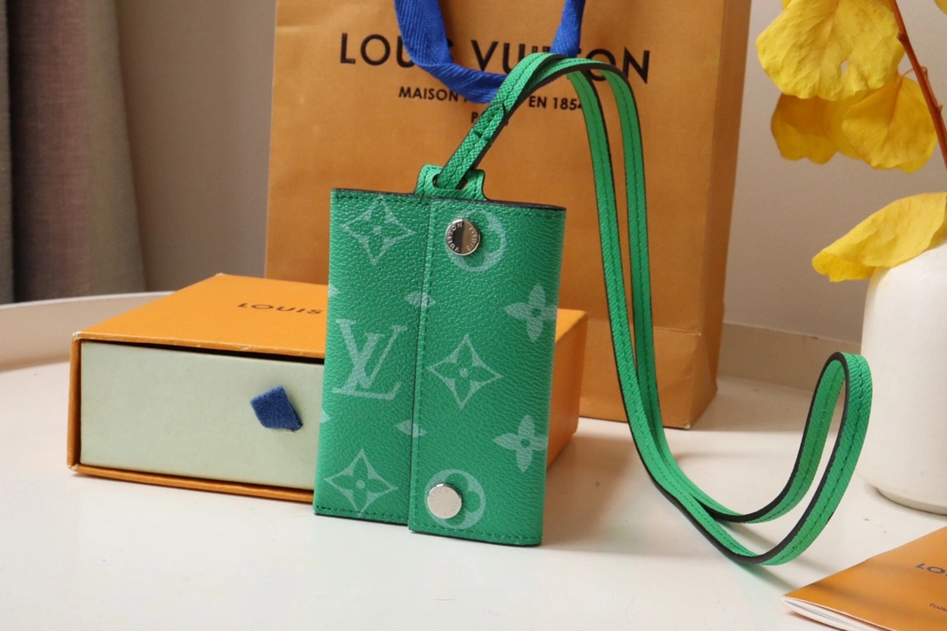 Louis Vuitton LV Card Case Flexible 152