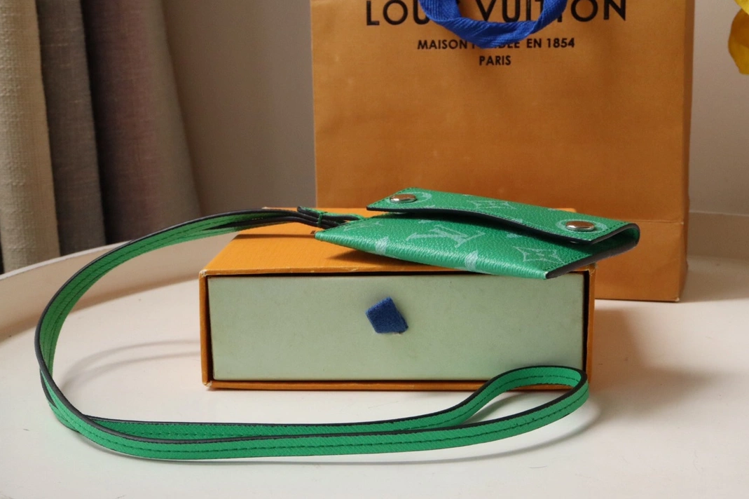Louis Vuitton LV Card Case Flexible 152