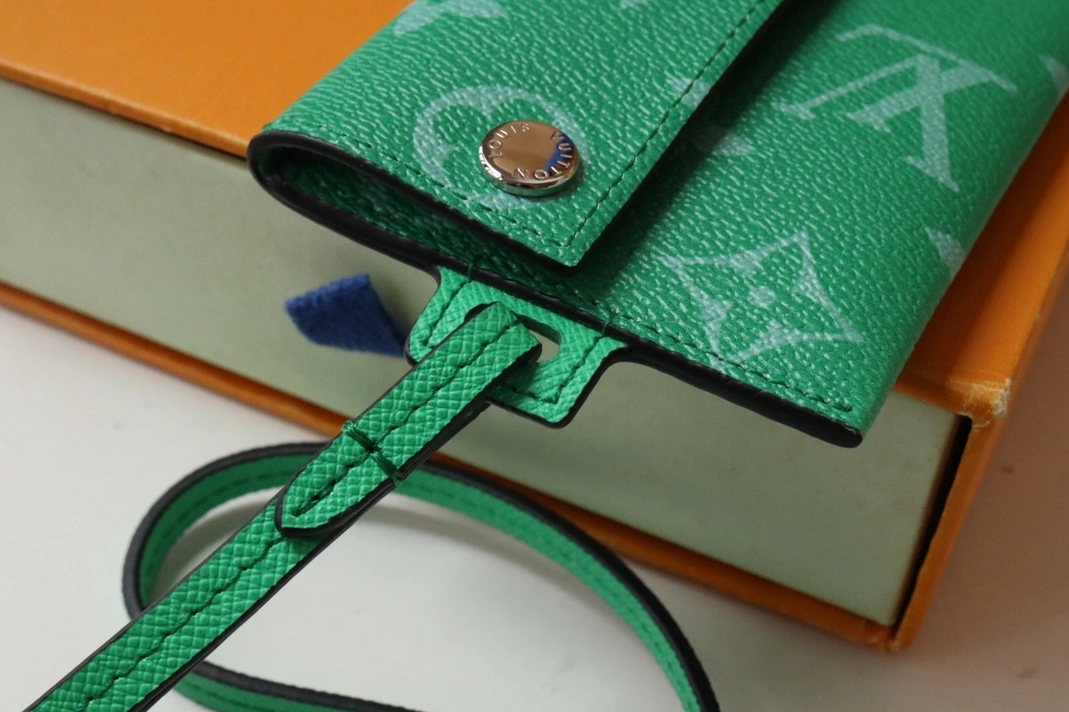 Louis Vuitton LV Card Case Flexible 152