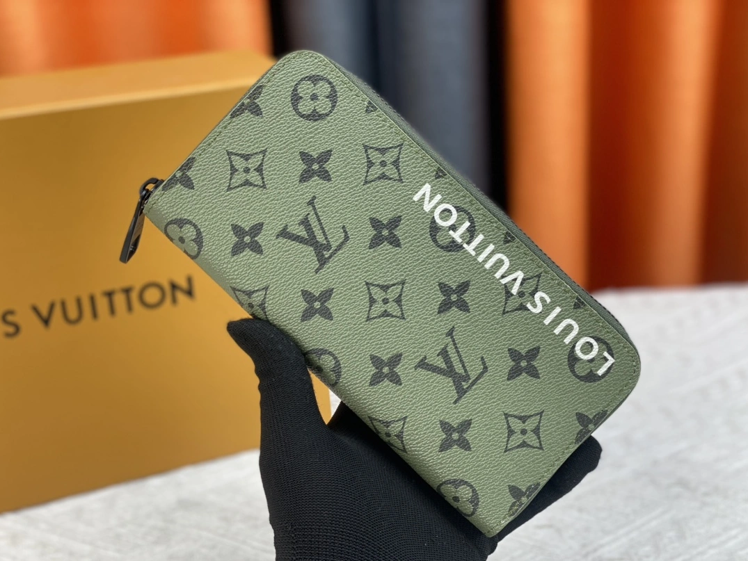 Louis Vuitton LV Card Case For Unisex Bright 7618