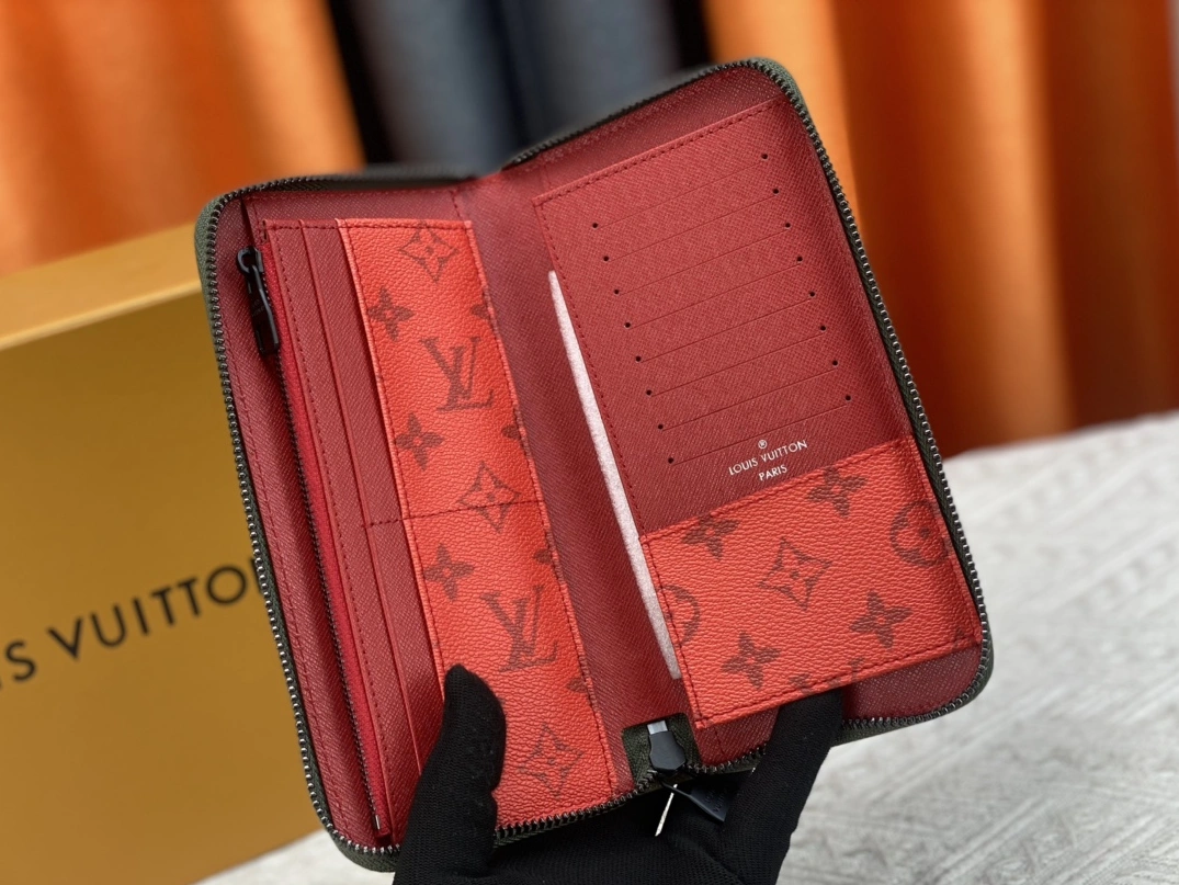 Louis Vuitton LV Card Case For Unisex Bright 7618