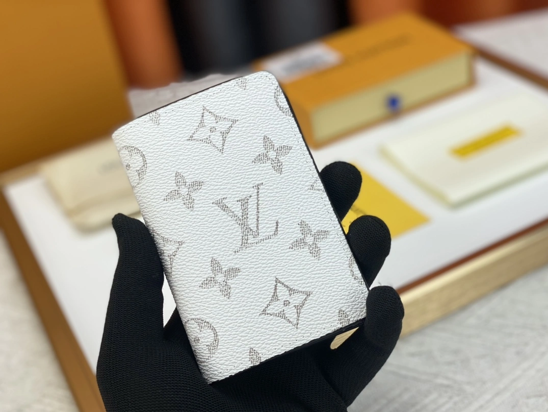 Louis Vuitton LV Card Case For Unisex Flexible 5050