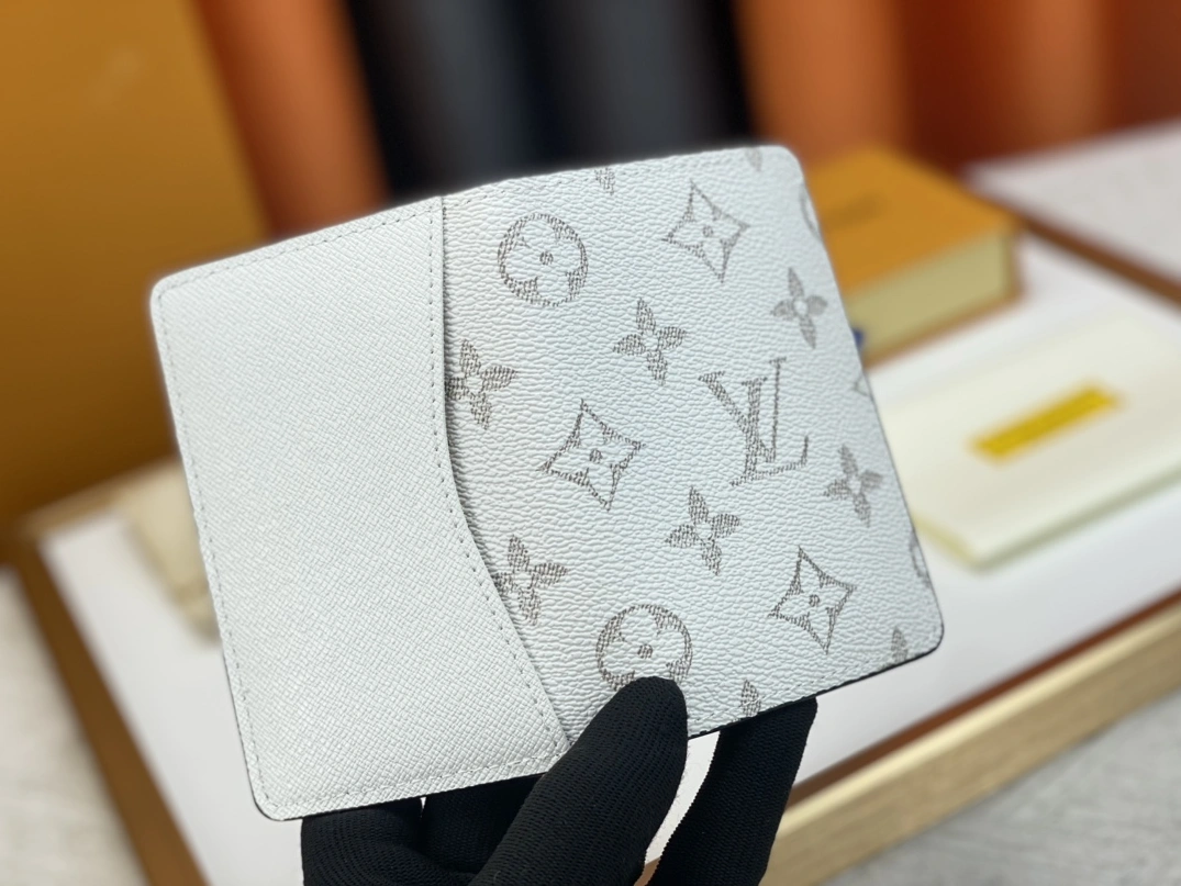 Louis Vuitton LV Card Case For Unisex Flexible 5050