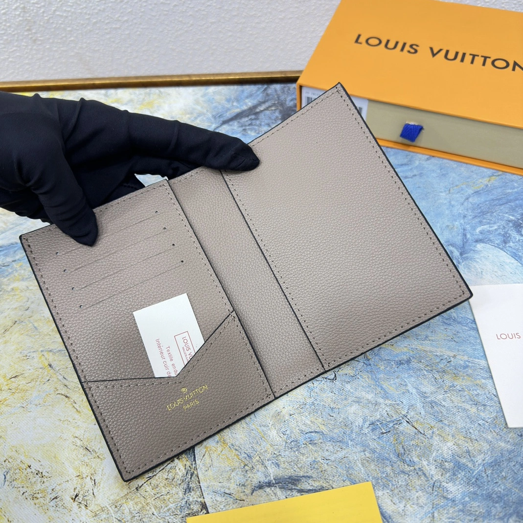 Louis Vuitton LV Card Case For Unisex Minimalist 2590