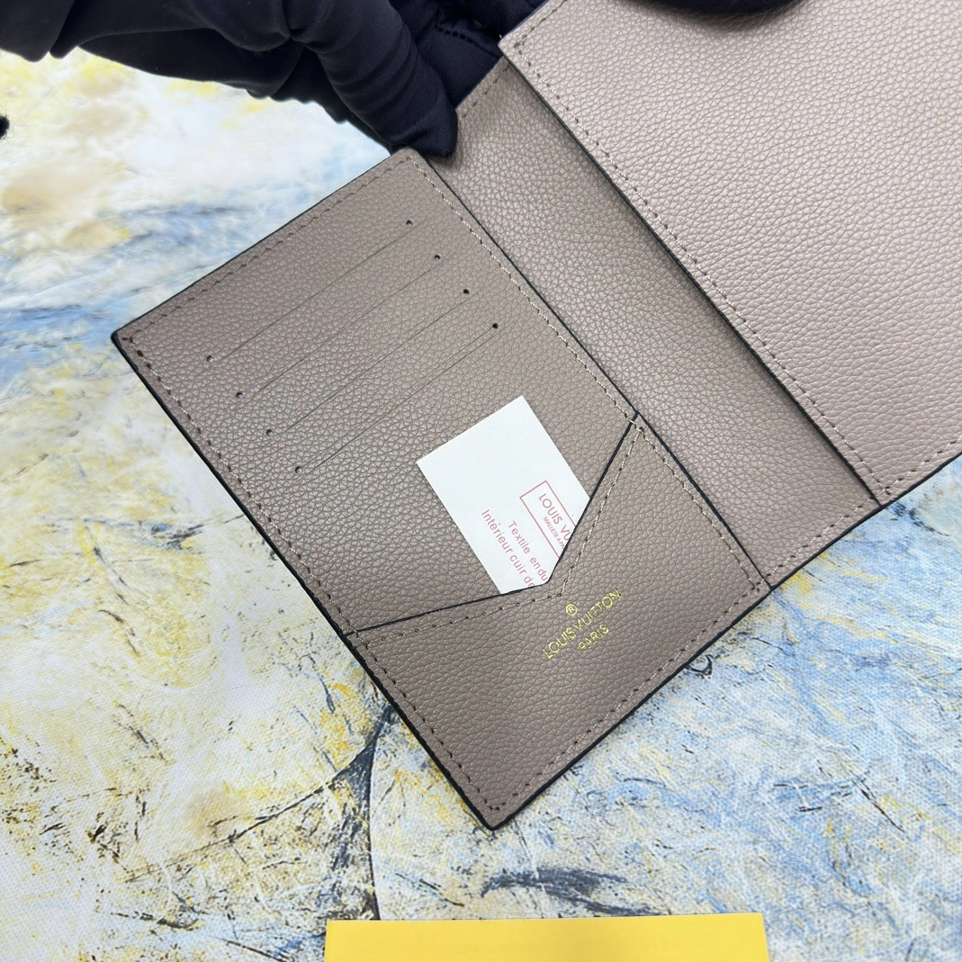 Louis Vuitton LV Card Case For Unisex Minimalist 2590
