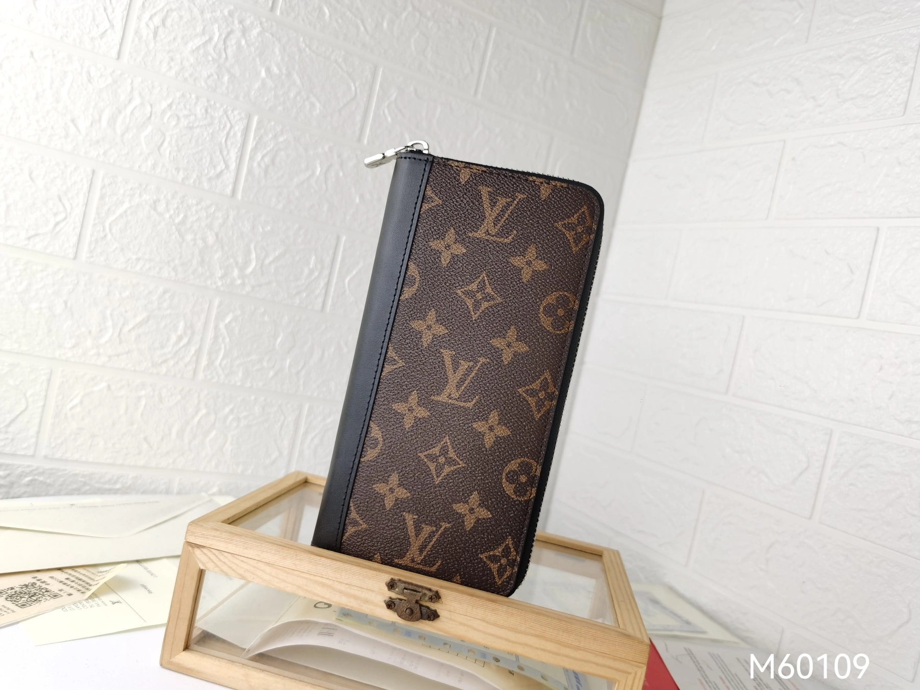 Louis Vuitton LV Card Case For Unisex Modern 8948