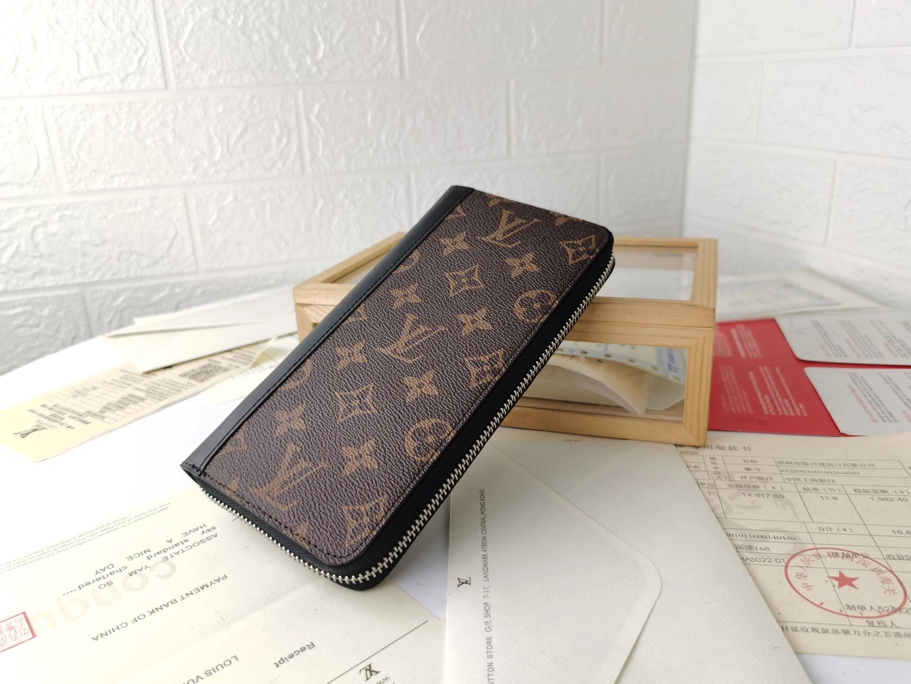 Louis Vuitton LV Card Case For Unisex Modern 8948