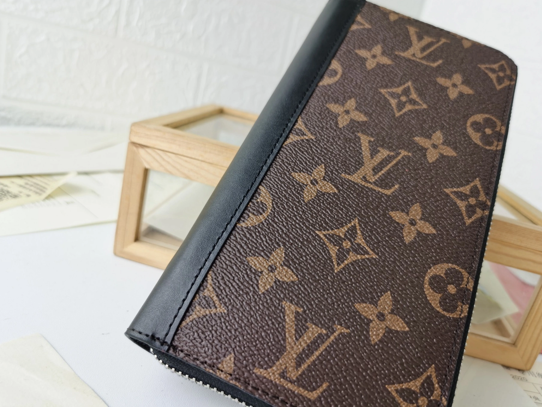 Louis Vuitton LV Card Case For Unisex Modern 8948