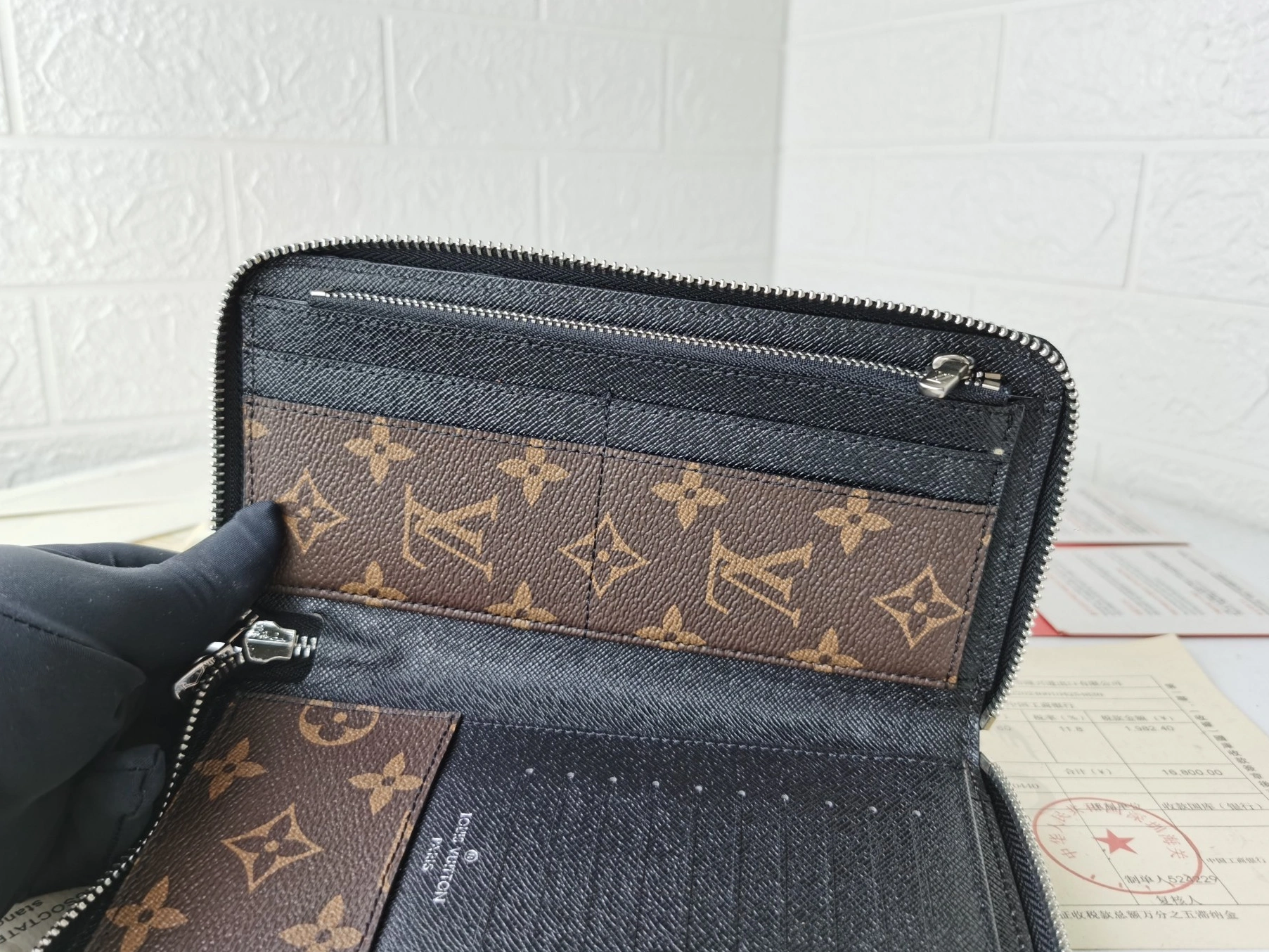 Louis Vuitton LV Card Case For Unisex Modern 8948