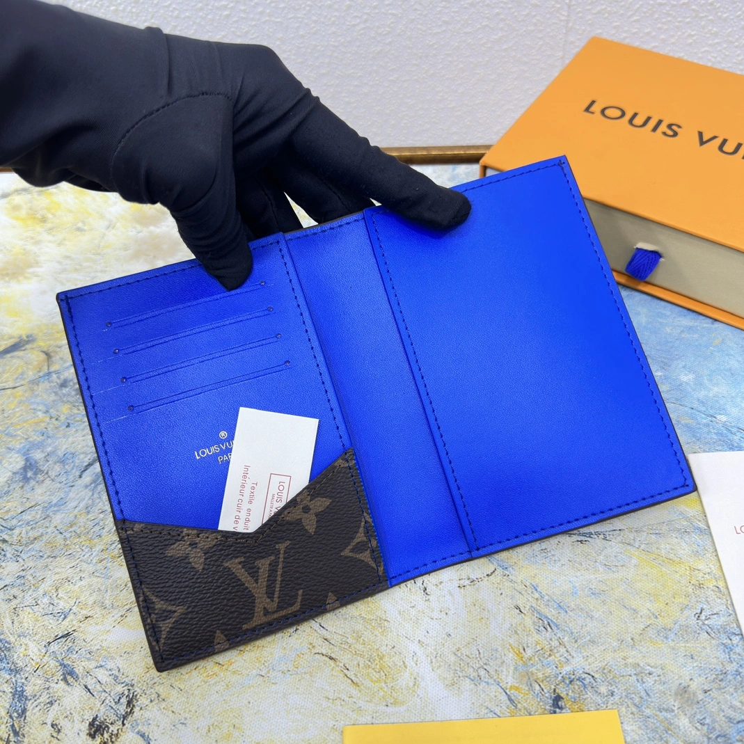 Louis Vuitton LV Card Case For Unisex Refined 2760