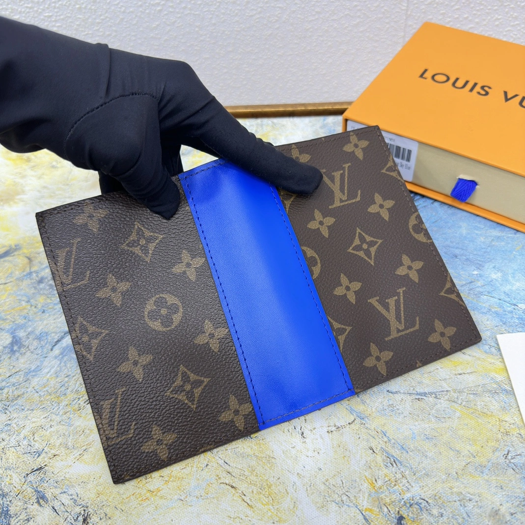 Louis Vuitton LV Card Case For Unisex Refined 2760