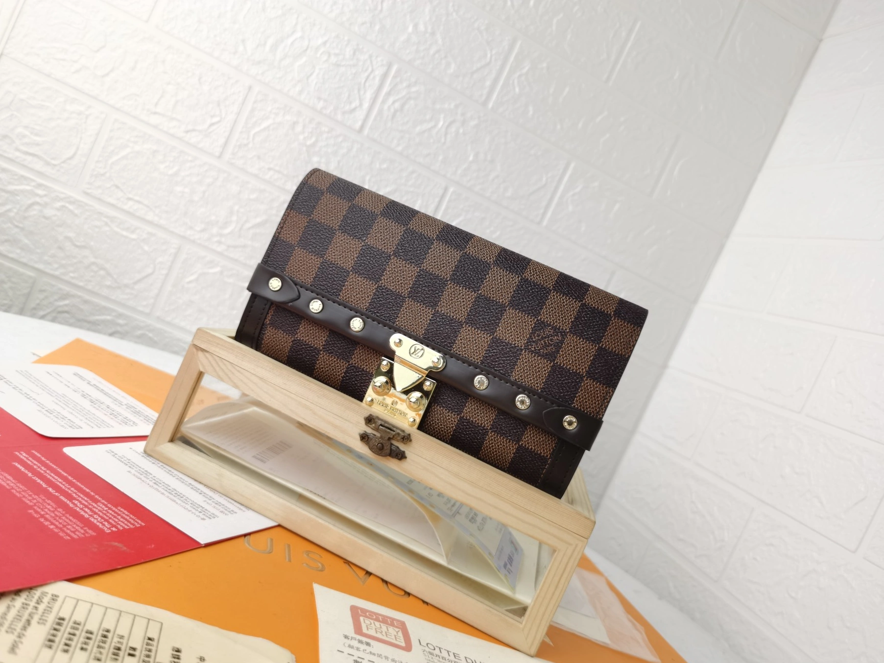 Louis Vuitton LV Card Case For Women Sleek 9205