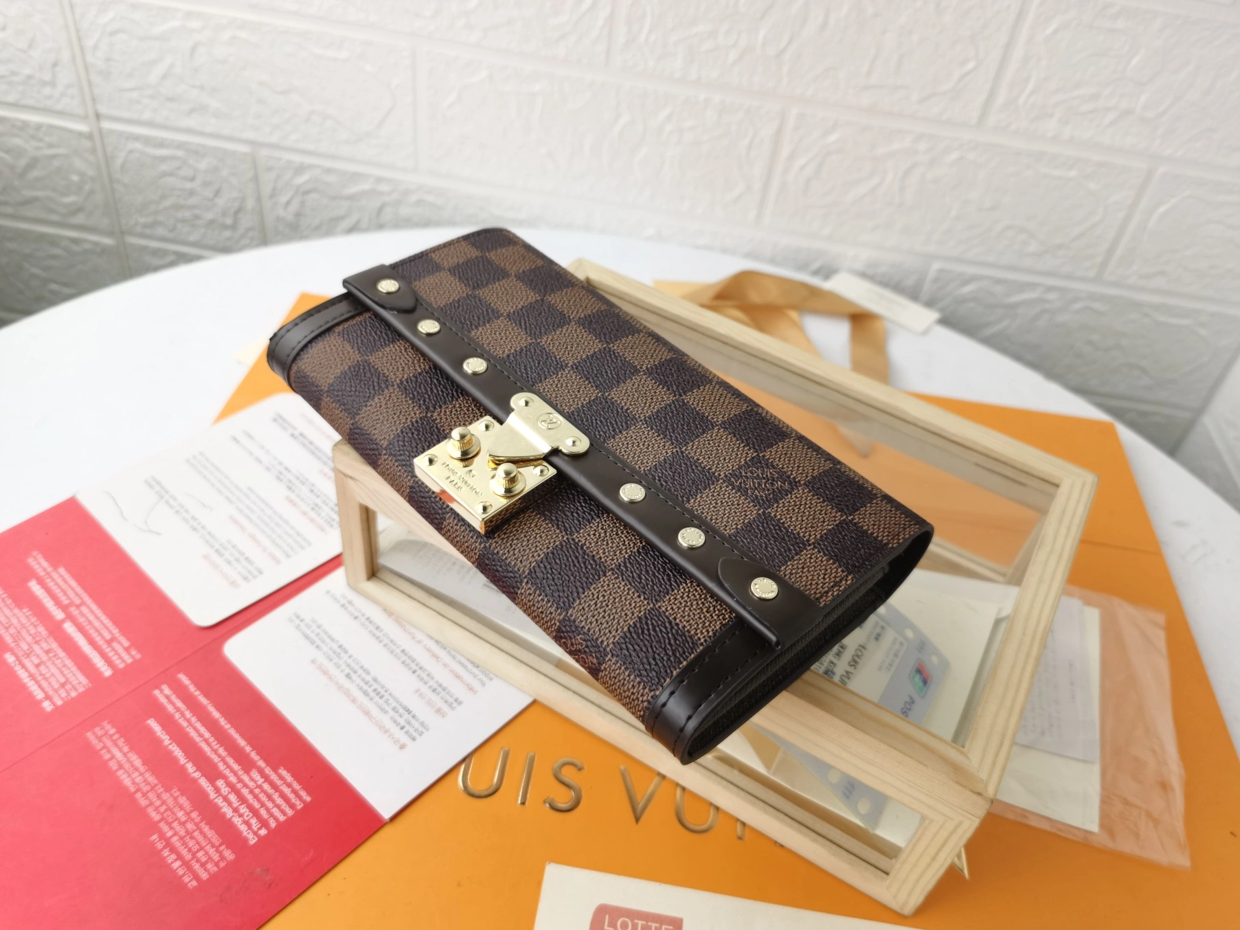 Louis Vuitton LV Card Case For Women Sleek 9205