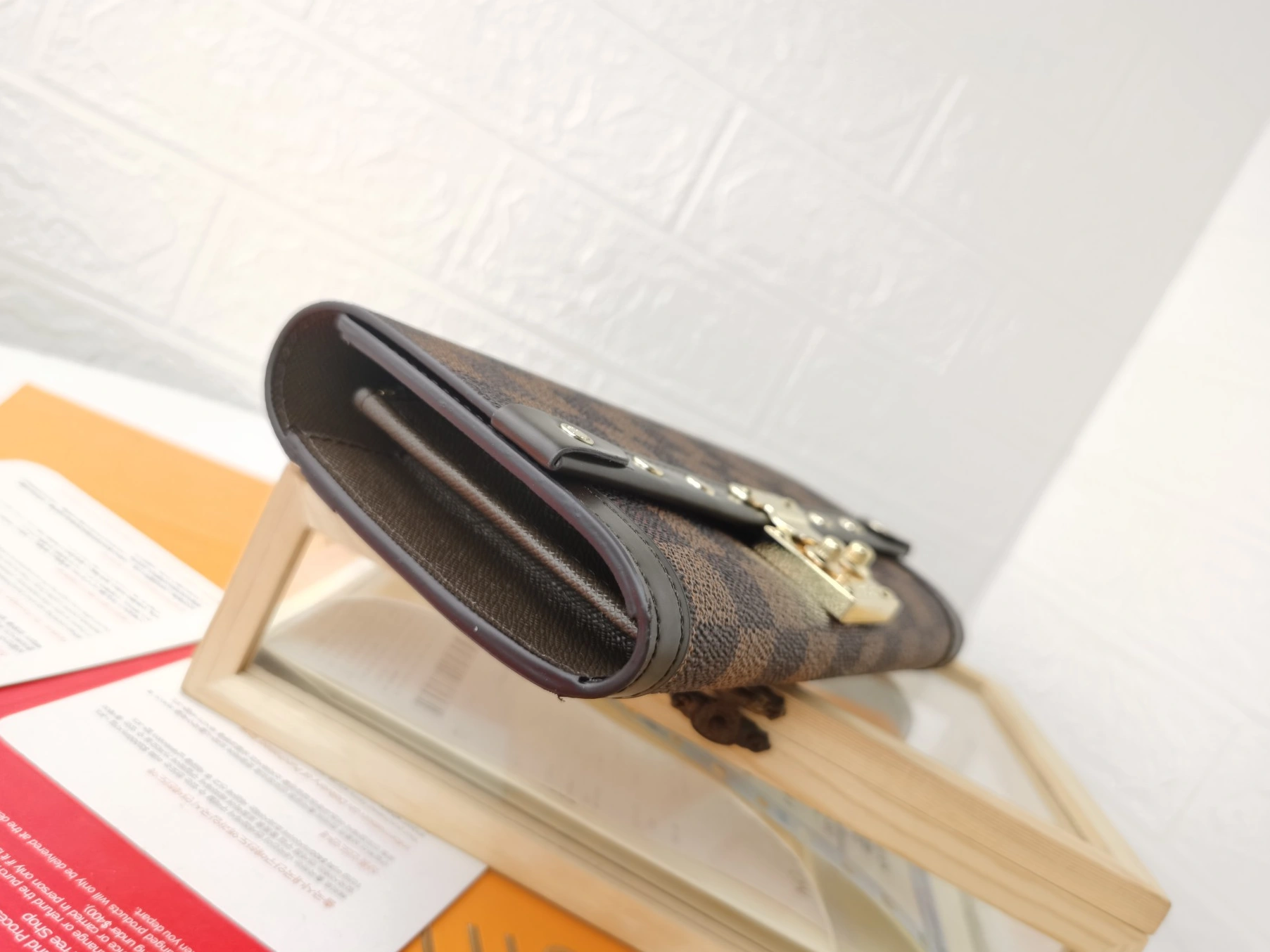Louis Vuitton LV Card Case For Women Sleek 9205