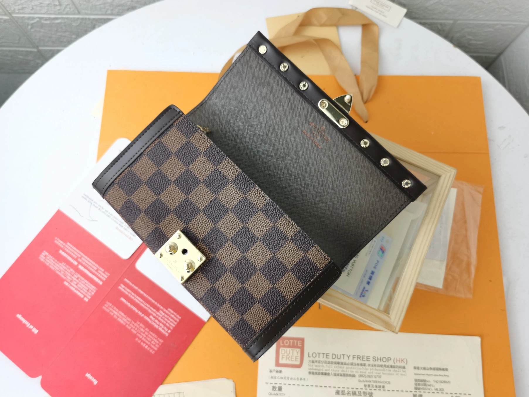 Louis Vuitton LV Card Case For Women Sleek 9205