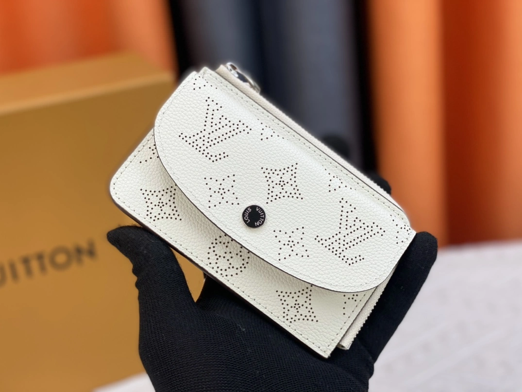 Louis Vuitton LV Card Case For Women Soft 6573
