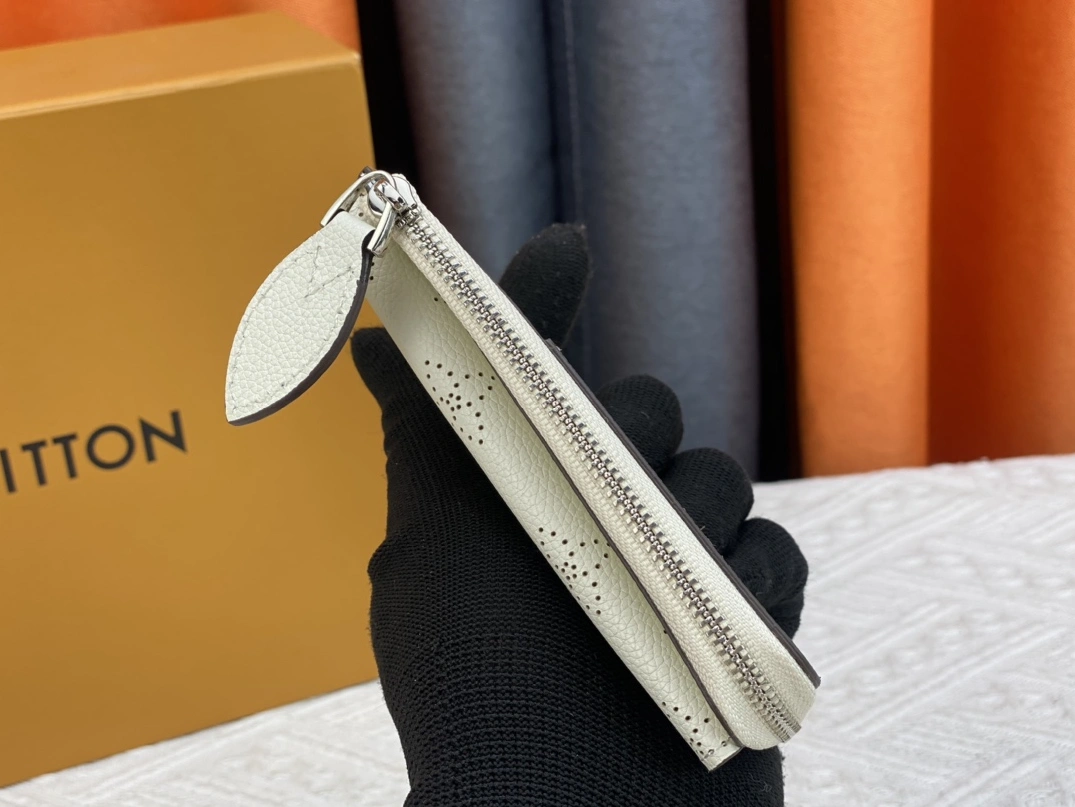 Louis Vuitton LV Card Case For Women Soft 6573