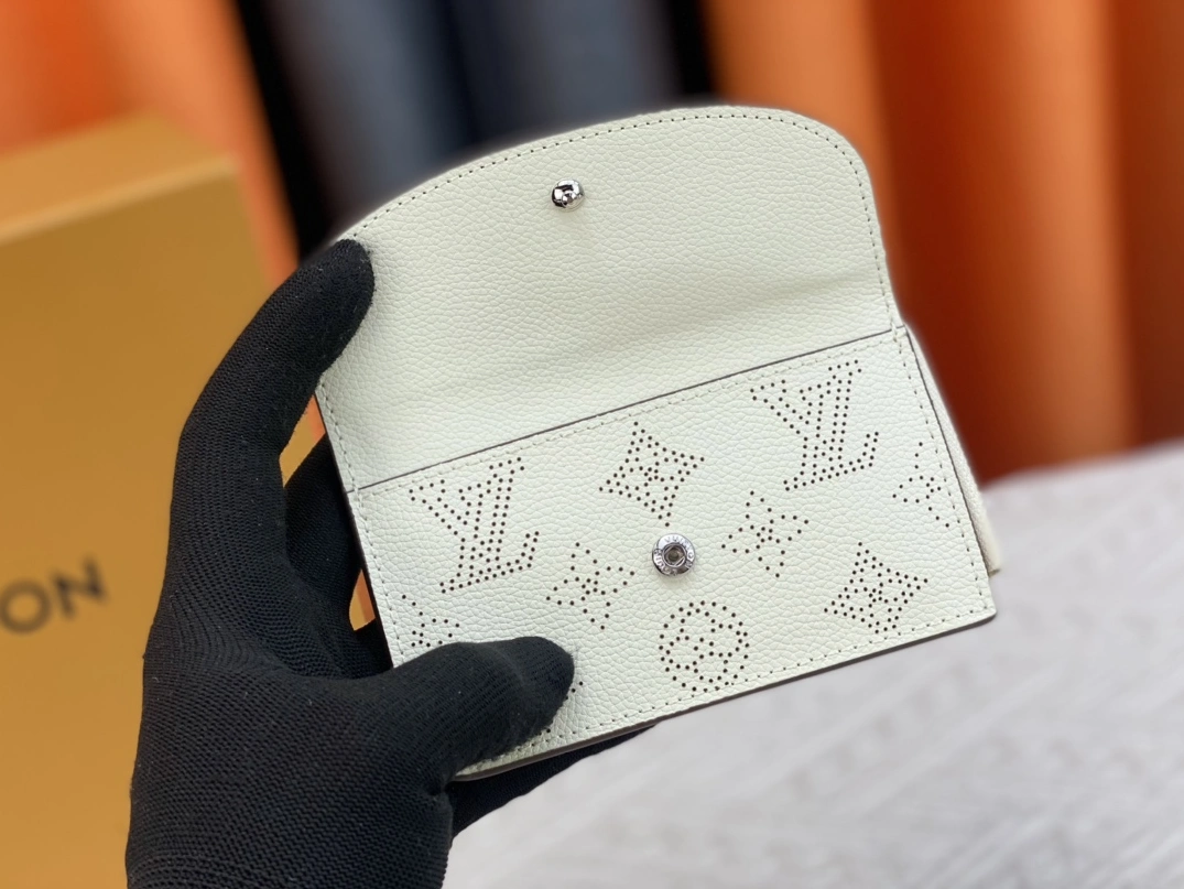 Louis Vuitton LV Card Case For Women Soft 6573