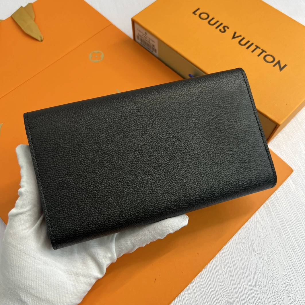 Louis Vuitton LV Card Case For Women SportInspired 1611