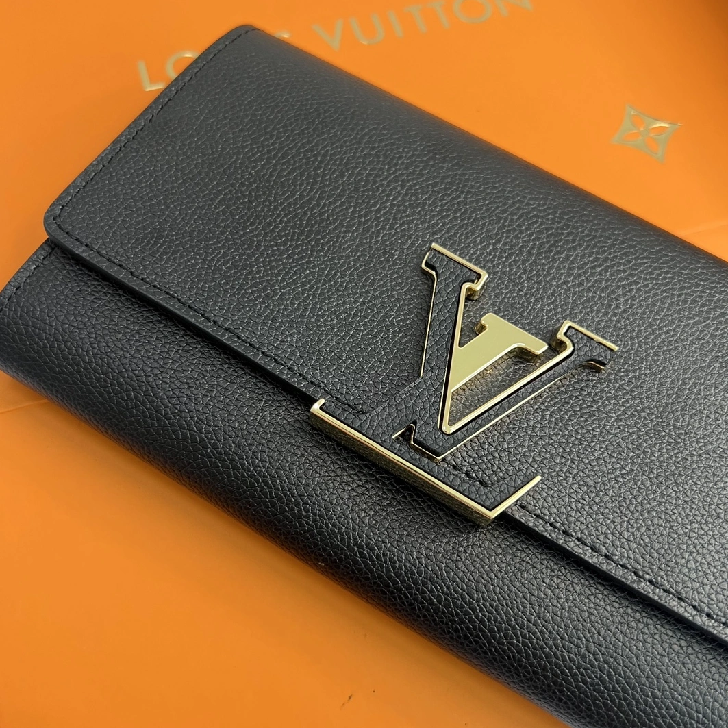 Louis Vuitton LV Card Case For Women SportInspired 1611
