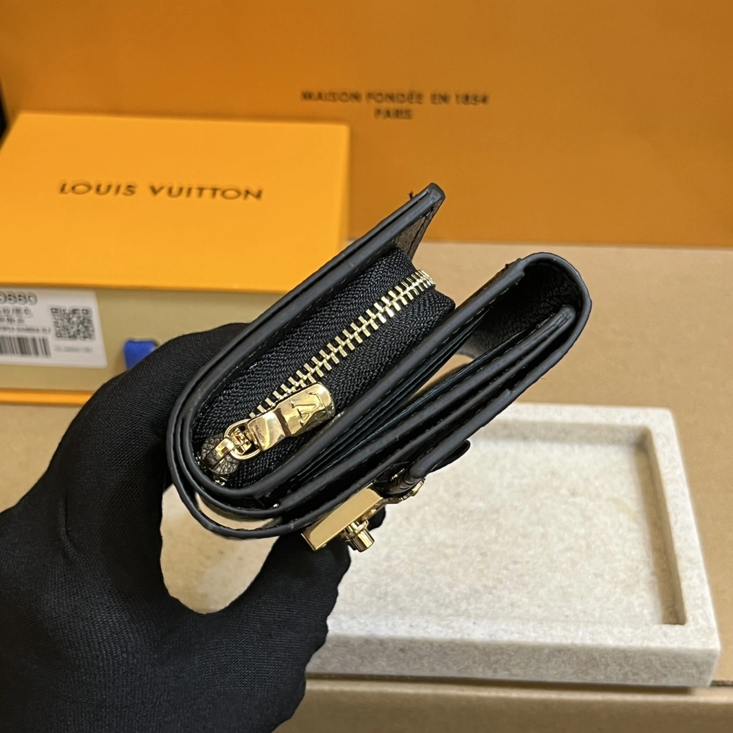 Louis Vuitton LV Card Case For Women StreetReady 1419