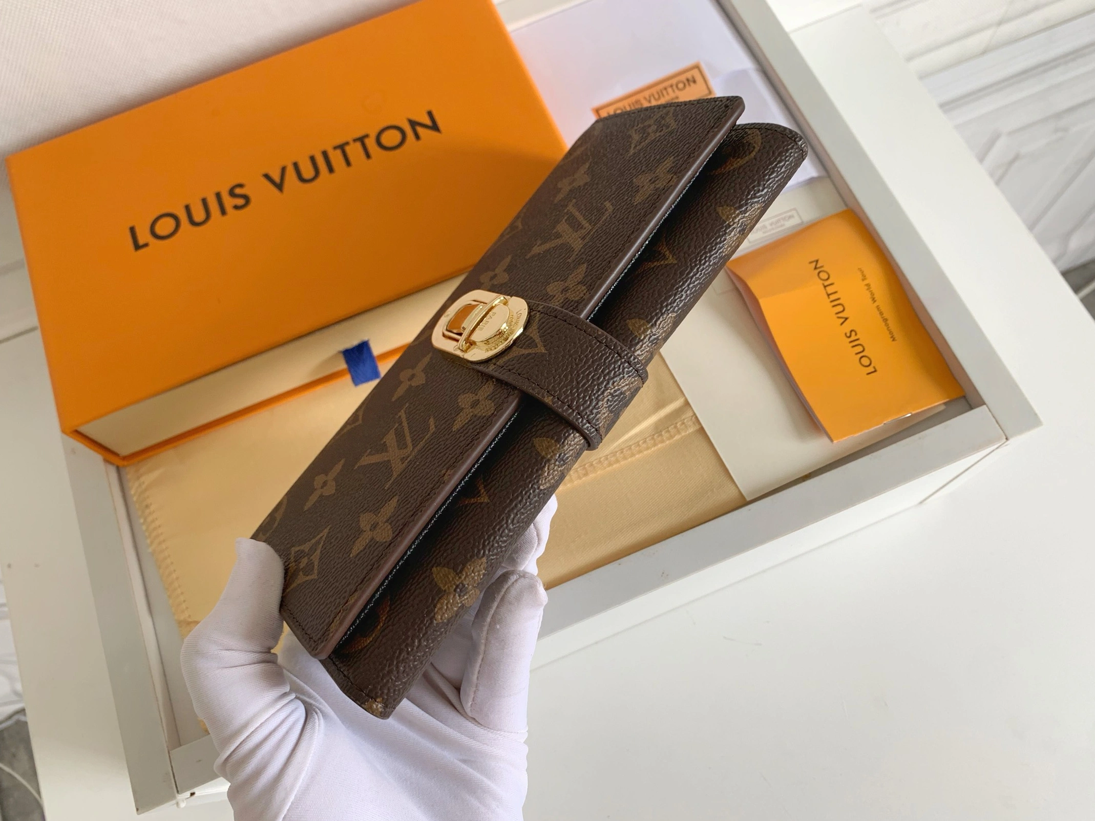 Louis Vuitton LV Card Case For Women StreetReady 7678