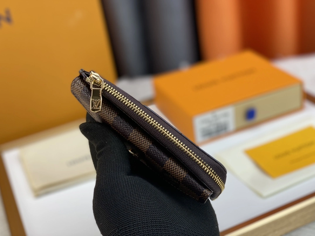 Louis Vuitton LV Card Case For Women Versatile 658