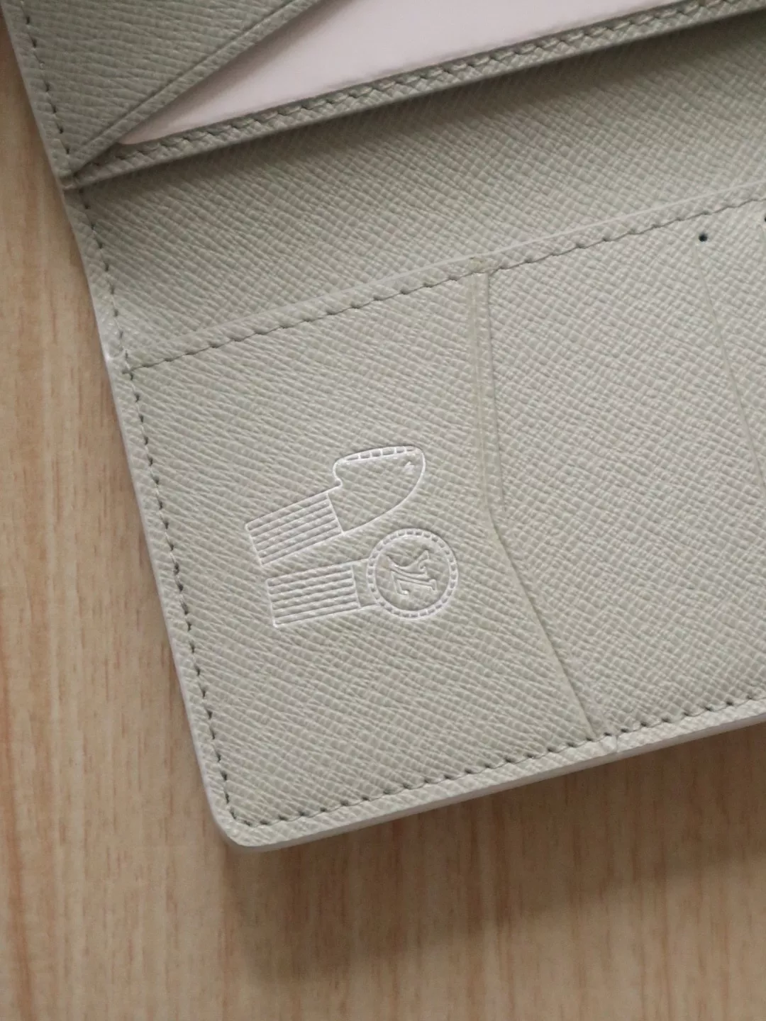 Louis Vuitton LV Card Case For Women WellDesigned 9572