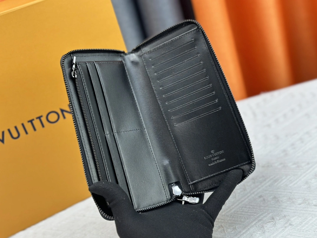 Louis Vuitton LV Card Case Functional 8810