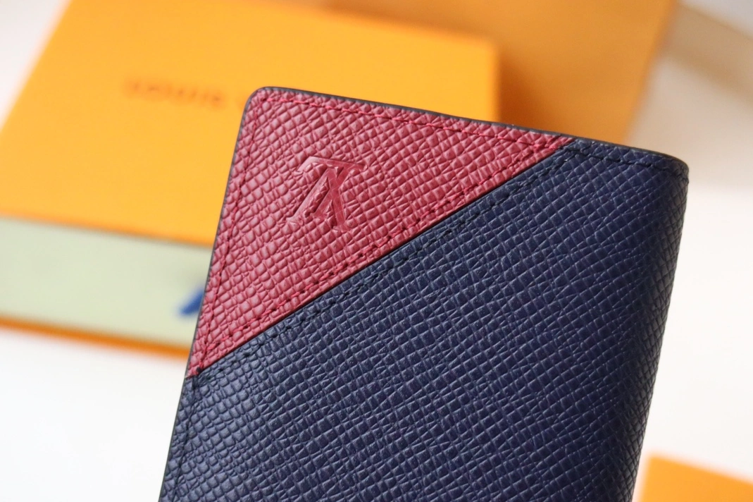 Louis Vuitton LV Card Case Lightweight 6490