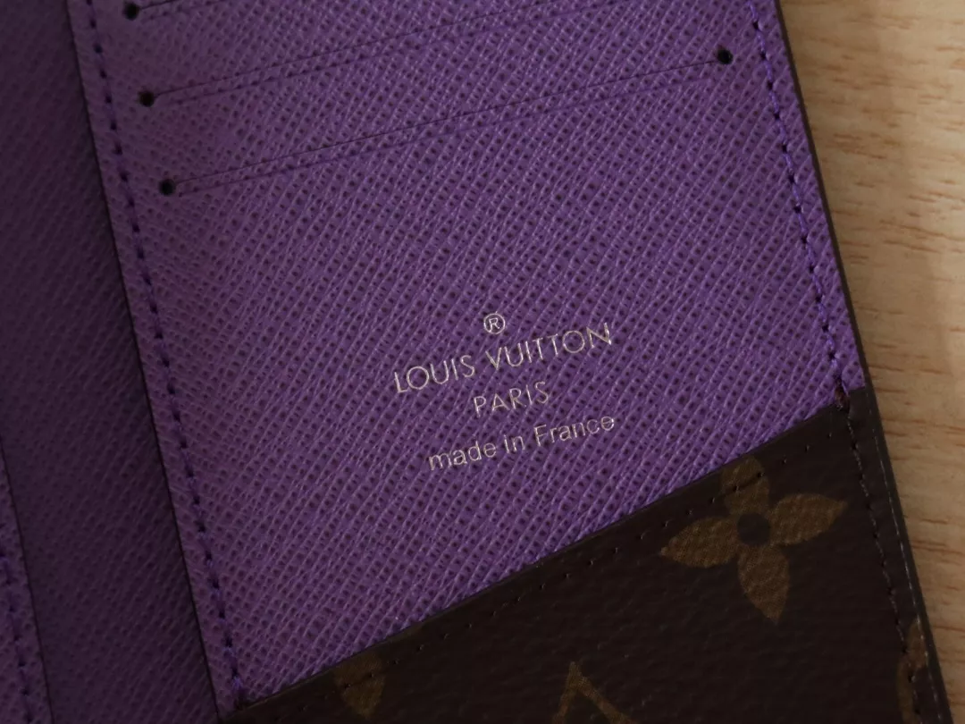 Louis Vuitton LV Card Case Lightweight 8663