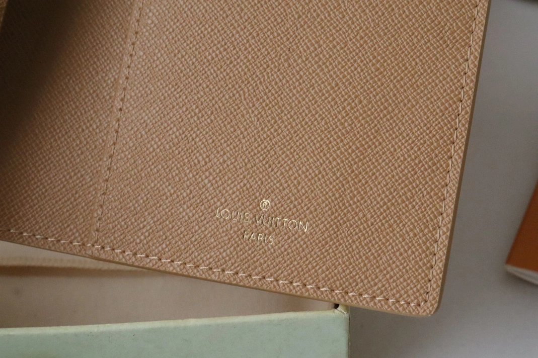 Louis Vuitton LV Card Case NewStyle 9916