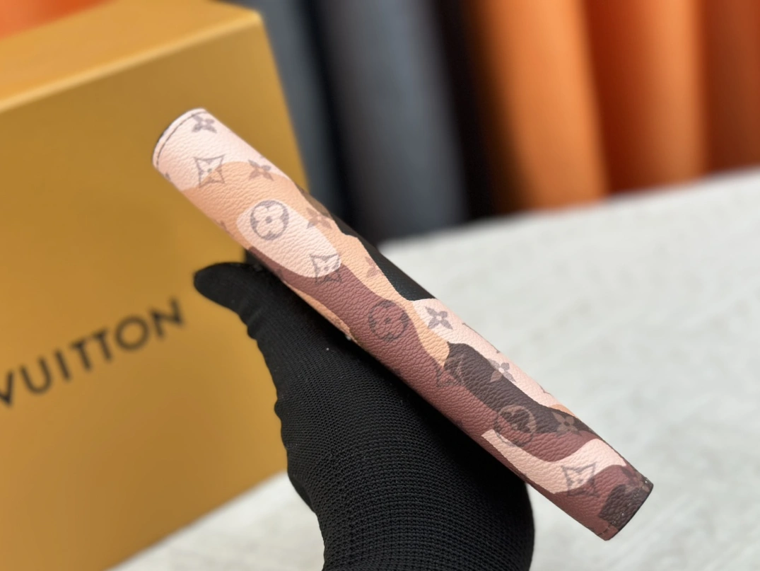 Louis Vuitton LV Card Case Reliable 2485