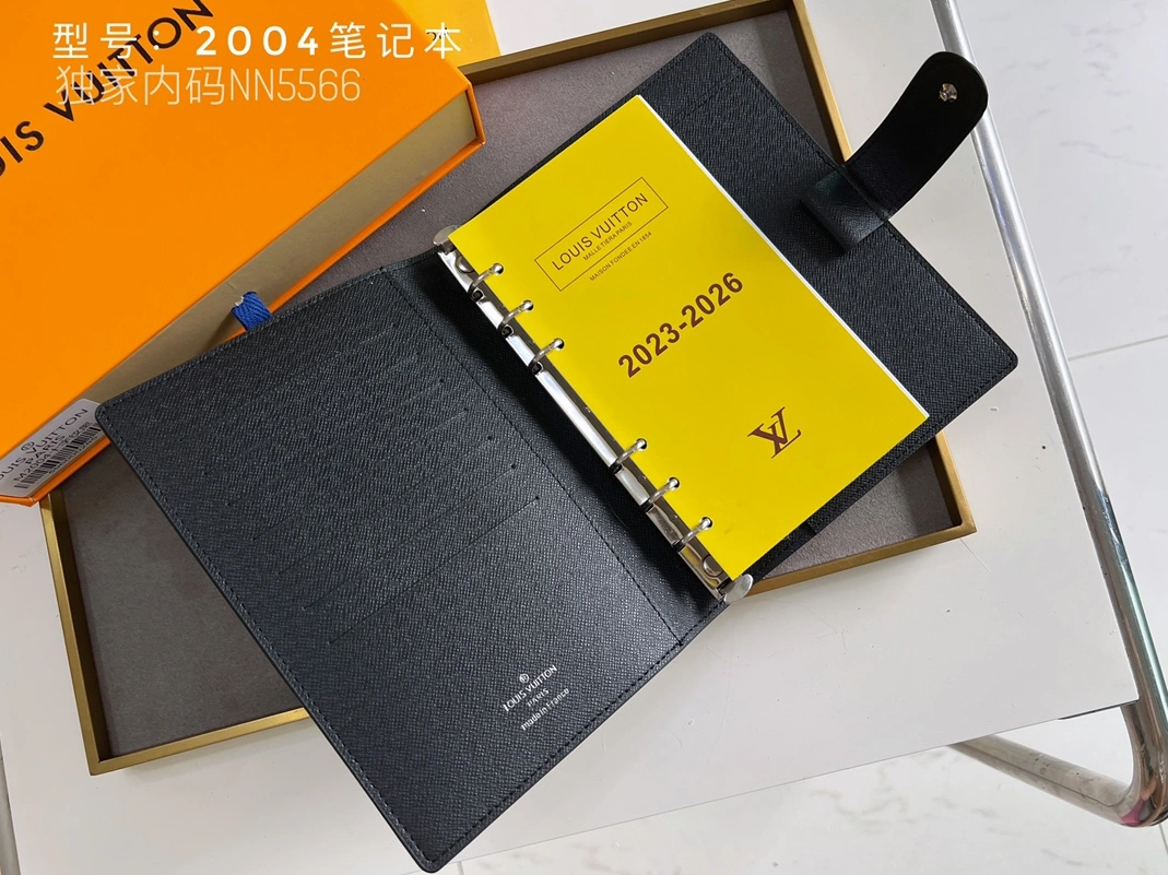 Louis Vuitton LV Card Case Sophisticated 402