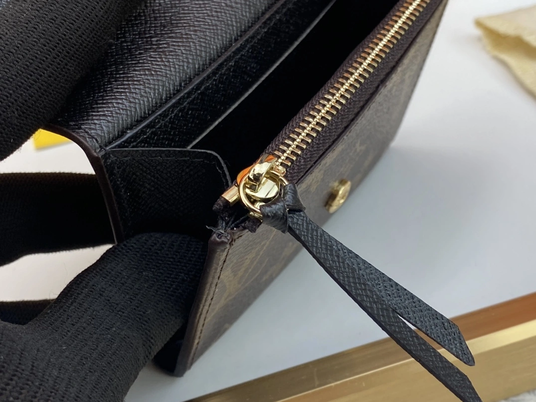 Louis Vuitton LV Card Case Timeless 8972