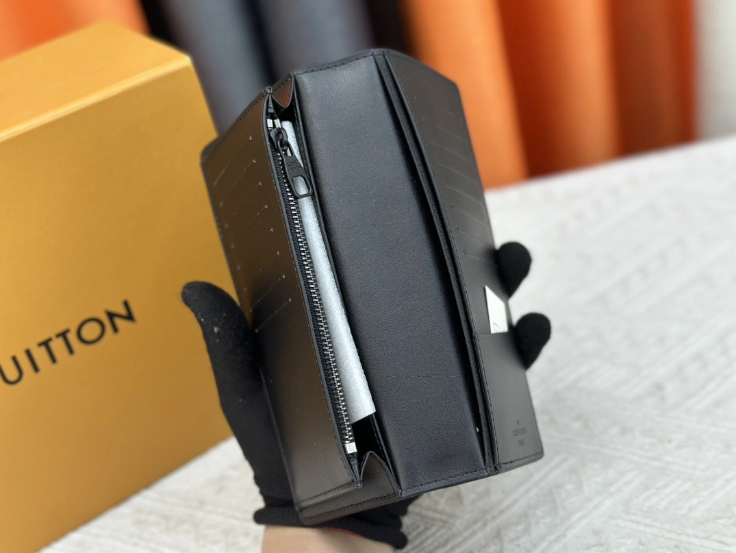 Louis Vuitton LV Card Case Trendsetting 6004
