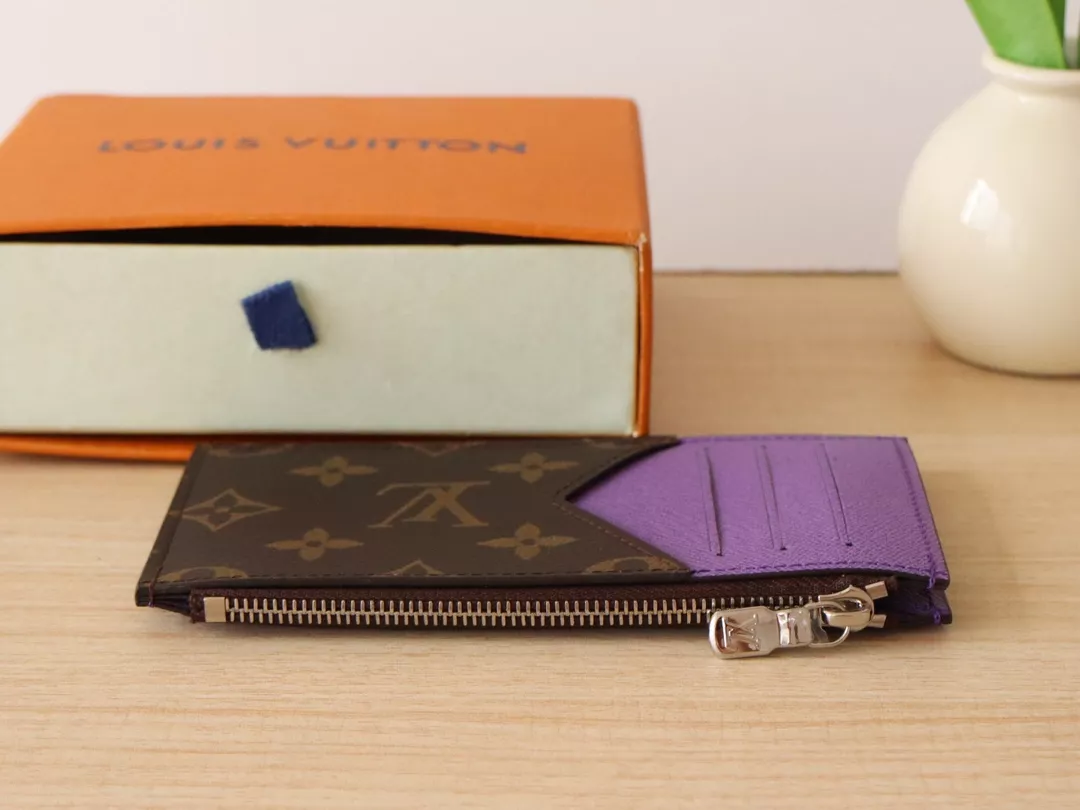 Louis Vuitton LV Card Case Versatile 5628
