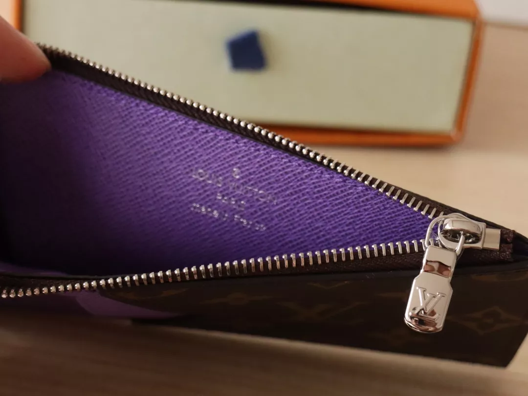 Louis Vuitton LV Card Case Versatile 5628
