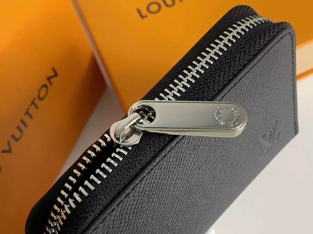Louis Vuitton LV Card Case Versatile 8537