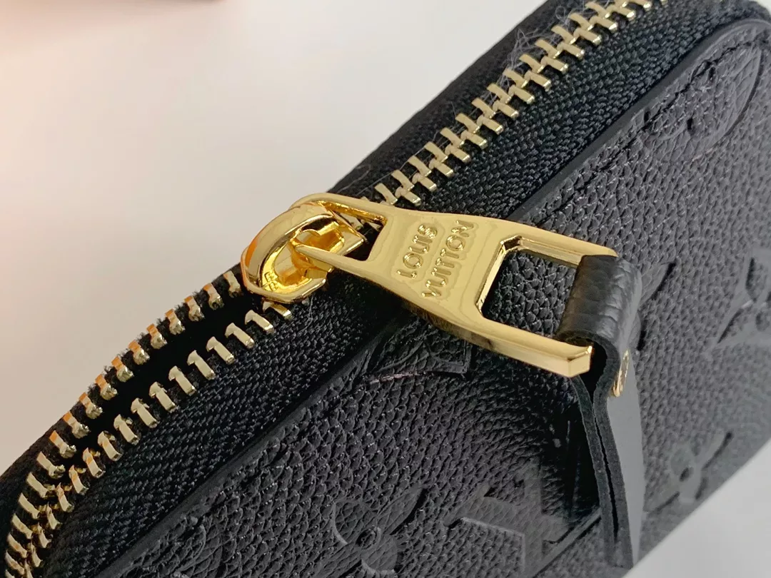 Louis Vuitton LV Card Case Vibrant 919