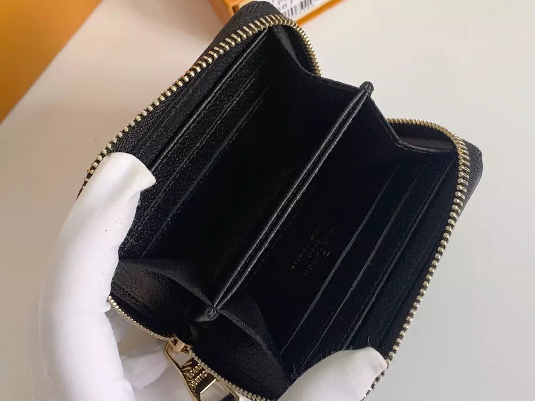 Louis Vuitton LV Card Case Vibrant 919