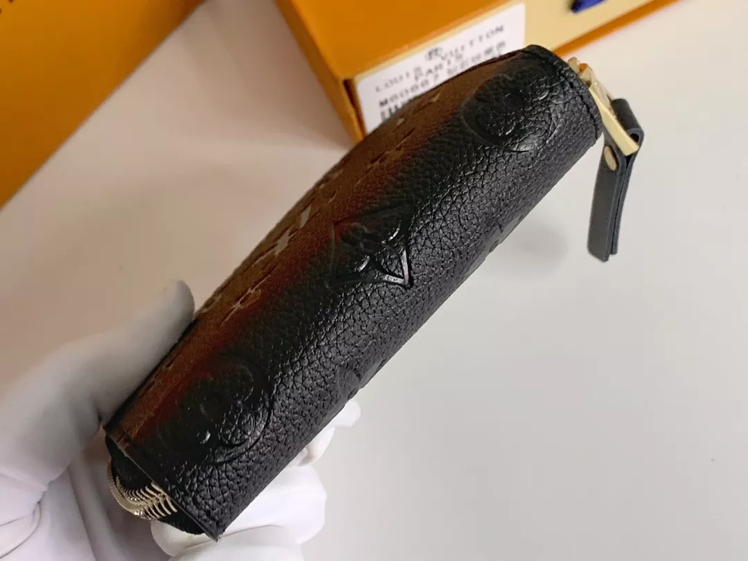 Louis Vuitton LV Card Case Vibrant 919