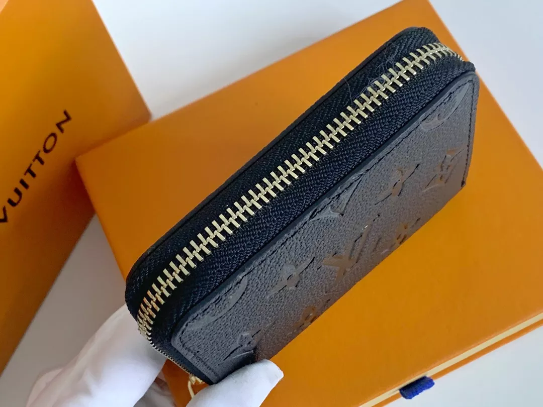 Louis Vuitton LV Card Case Vibrant 919