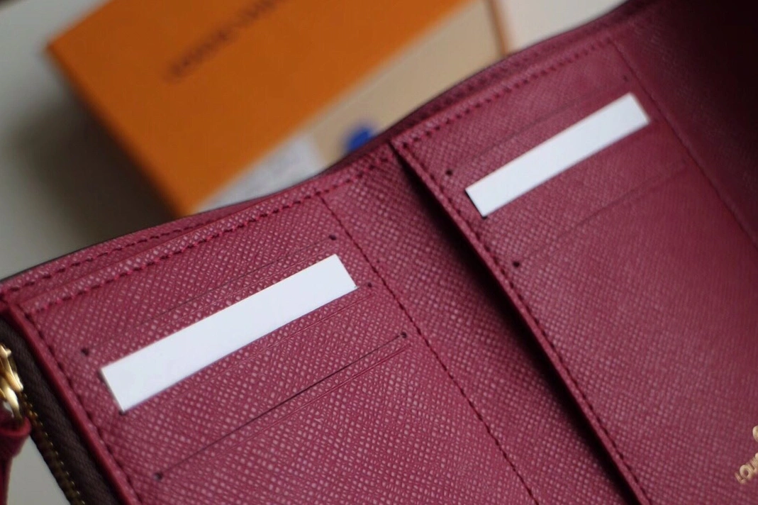 Louis Vuitton LV Card Case WellDesigned 3930